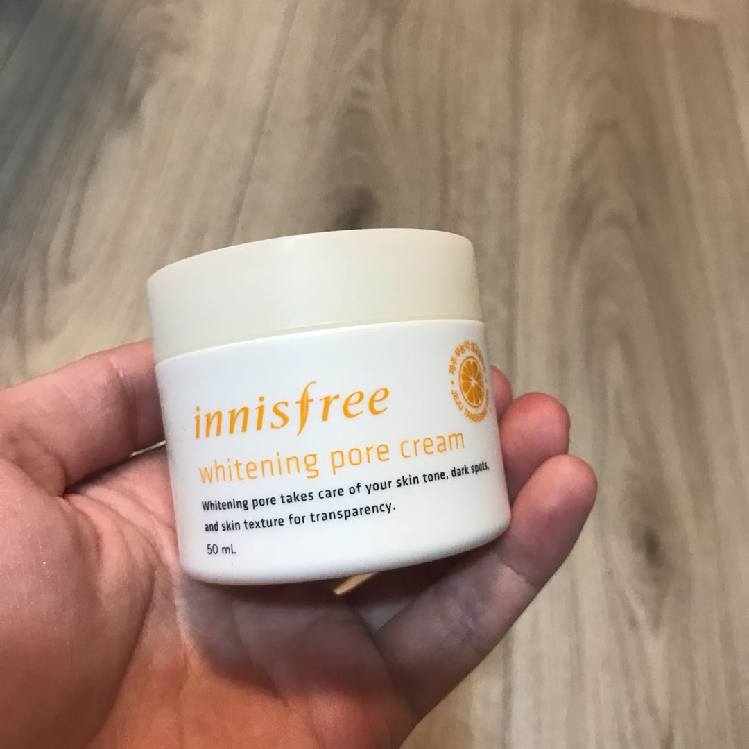 Innisfree, Innisfree Whitening Pore Cream, Innisfree Whitening Pore Cream รีวิว, Innisfree Whitening Pore Cream ราคา, Innisfree Whitening Pore Cream 50 ml., Innisfree Whitening Pore Cream 50 ml. ครีมบำรุงกลางวันกับการแก้ไขโทนสีผิว + การให้ความชุ่มชื้น + การดูแลปกป้อง UV เพื่อสร้างผิวที่กระจ่าง ไร้ที่ติและสดใส